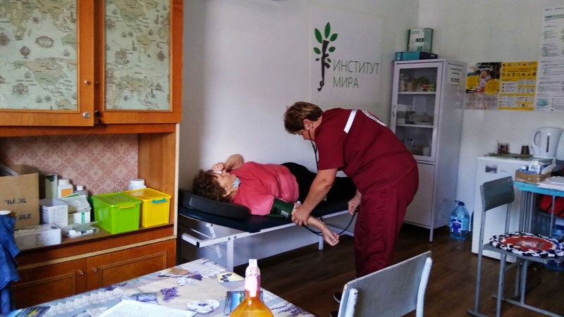 КПВВ Станица Луганская Оказание первой помощи