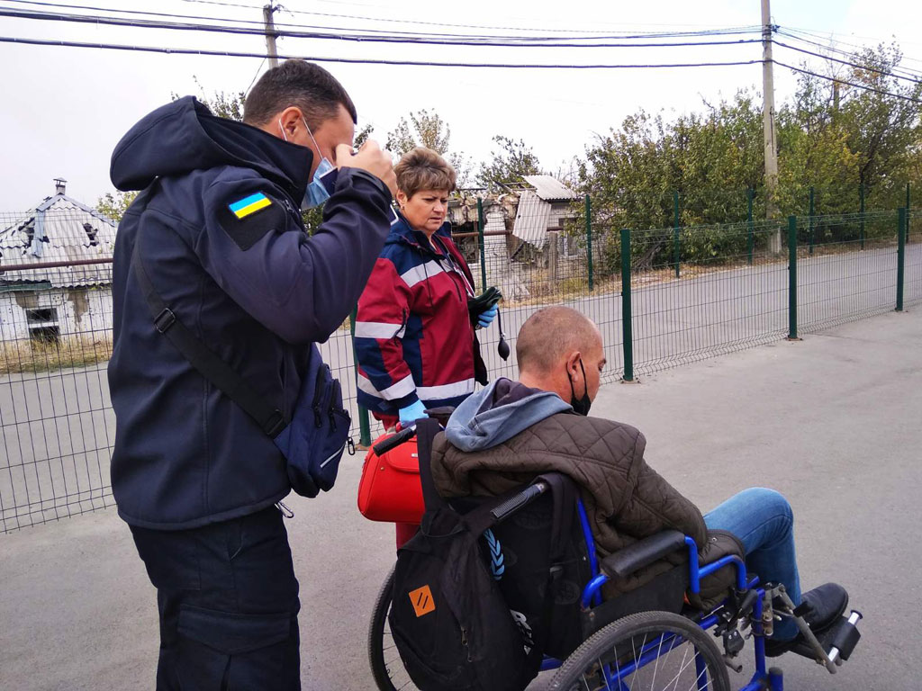 Транспортировка пациента в медицинский модуль КПВВ Станица Луганская