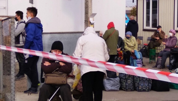 КПВВ на карантине: людей начали поить горячим чаем