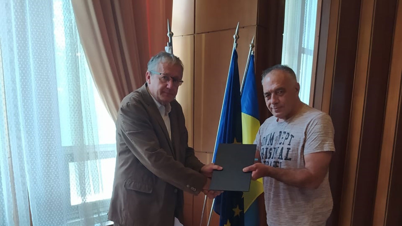 передача Договора о финансировании реанимационного модуля и бригад скорой помощи на КПВВ «Станица Луганская»